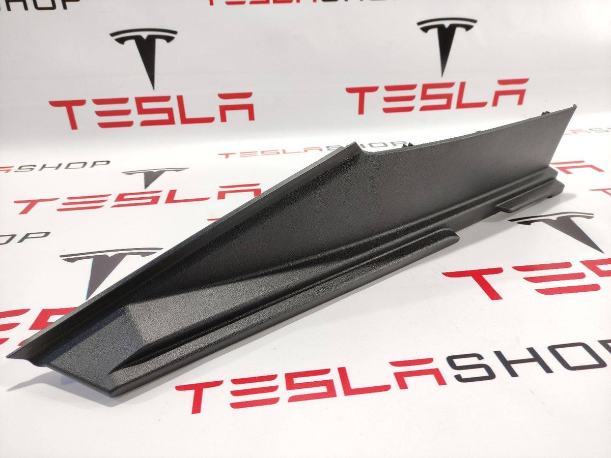 Молдинг крышки багажника к Tesla Model S 2015
