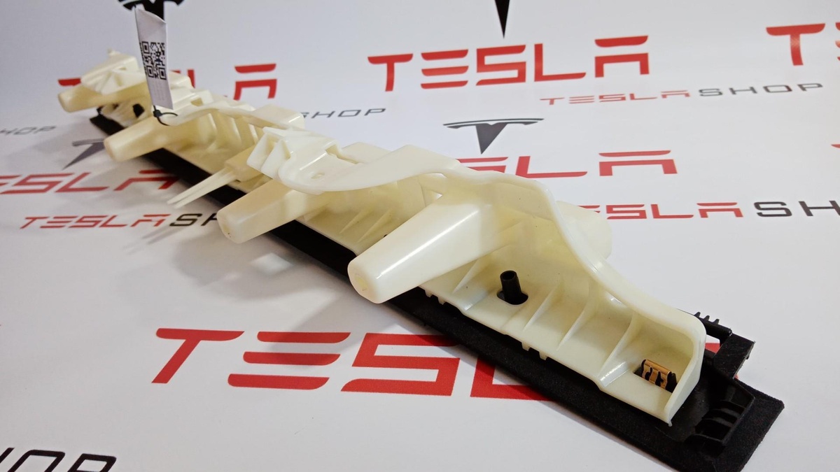 Прочая запчасть к Tesla Model X 2020