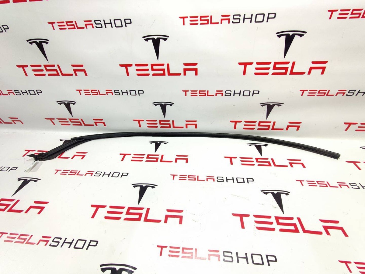 Уплотнитель к Tesla Model X 2019
