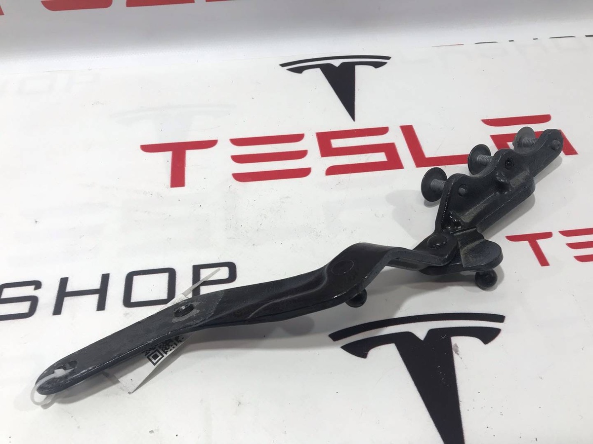 Петля двери к Tesla Model X 2017