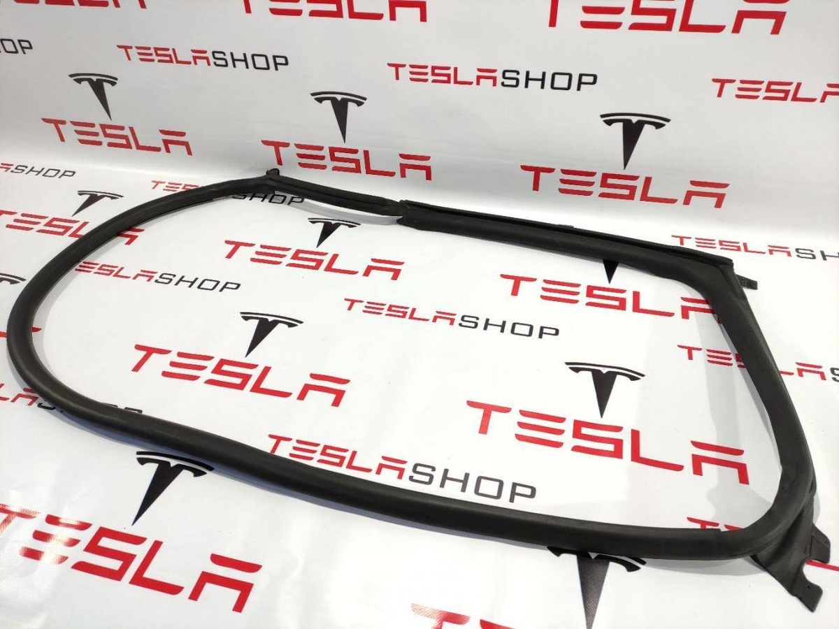 Уплотнитель к Tesla Model S 2015