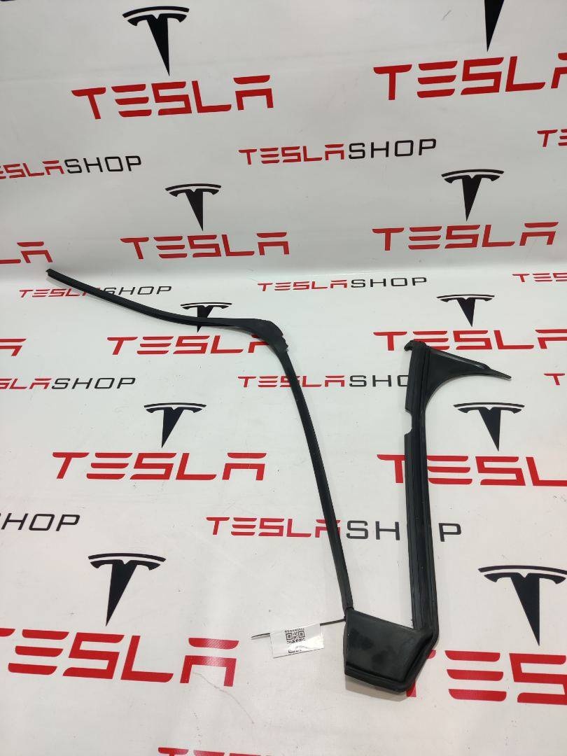 Уплотнитель к Tesla Model X 2018