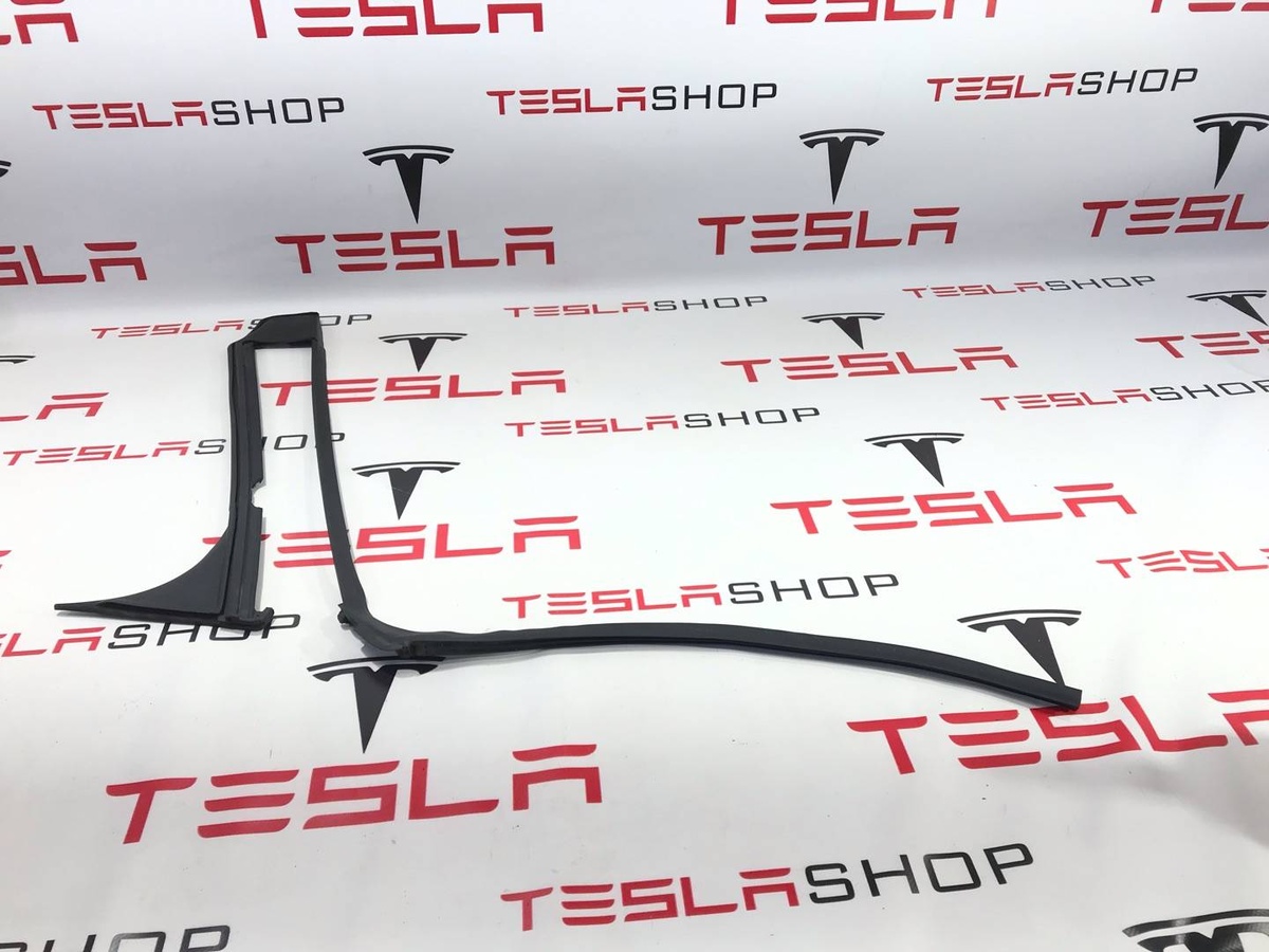 Уплотнитель к Tesla Model X 2017