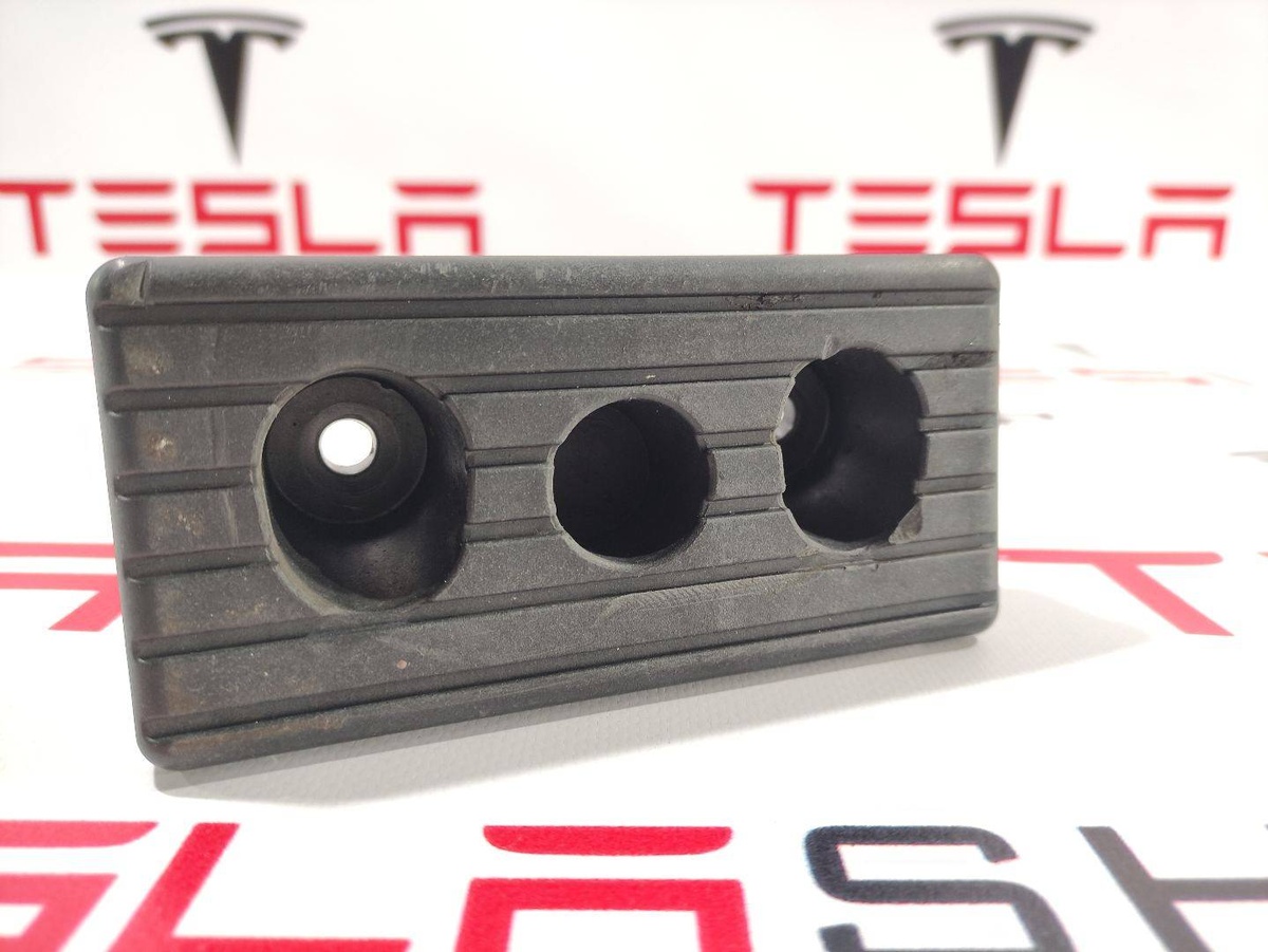 Опора под домкрат (поддомкратная подушка) к Tesla Model S 2015
