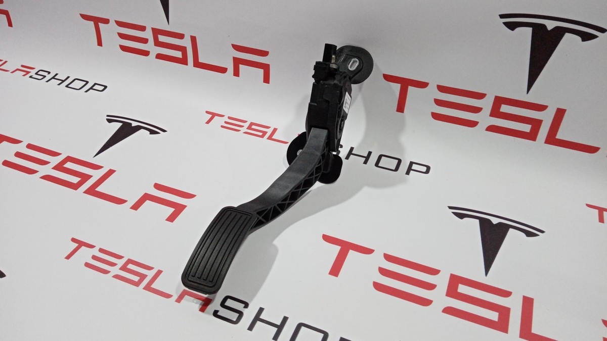 Педаль газа к Tesla Model S 2016