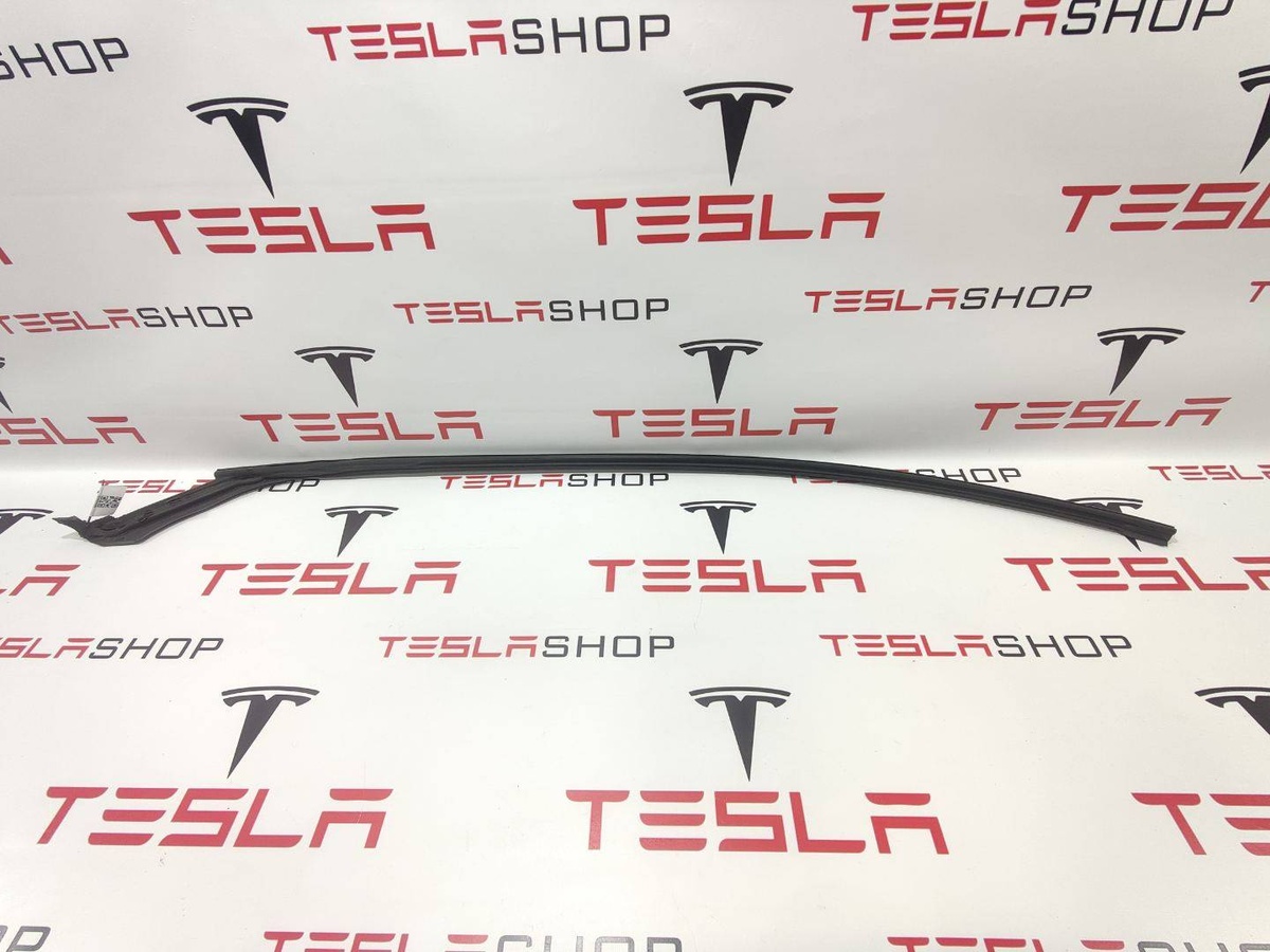 Уплотнитель к Tesla Model X 2018