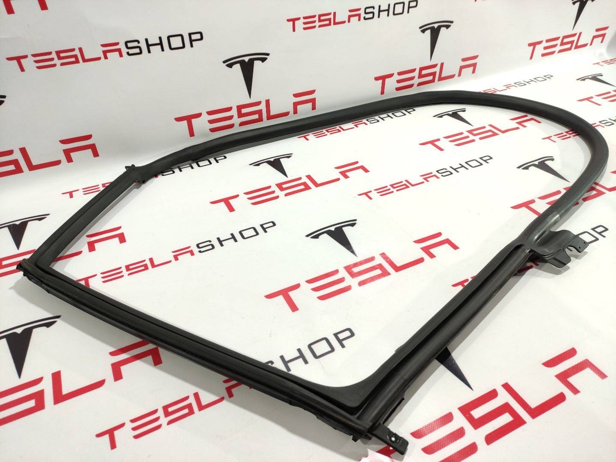 Уплотнитель к Tesla Model S 2015