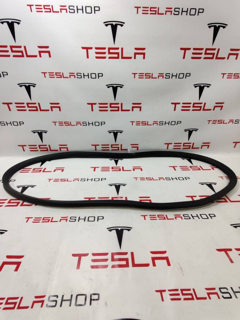 Уплотнитель к Tesla Model S 2014