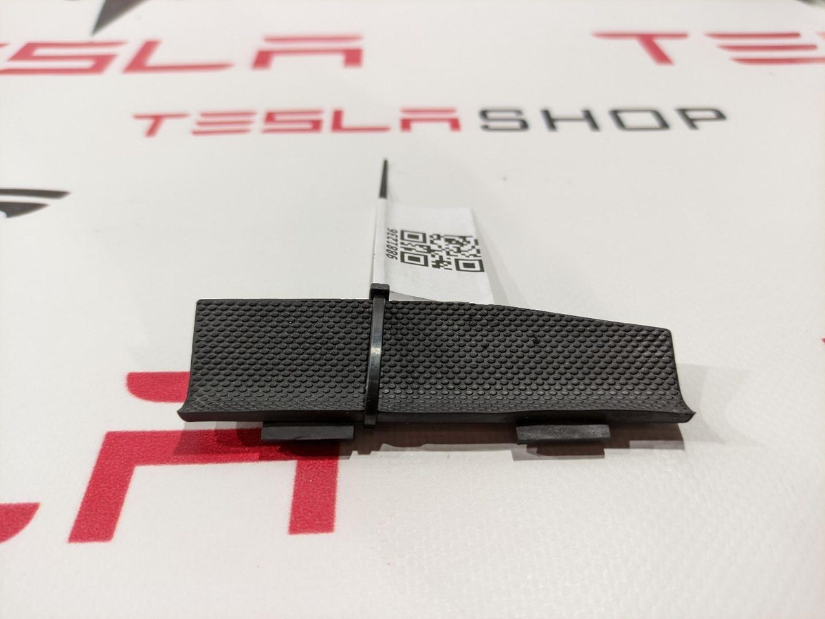 Заглушка к Tesla Model S 2012