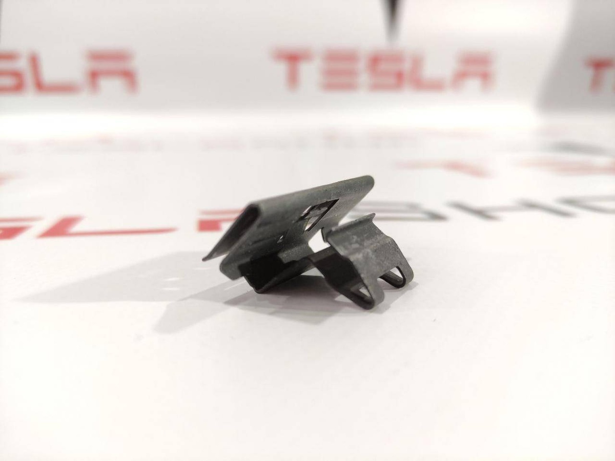 Клипса к Tesla Model S 2015