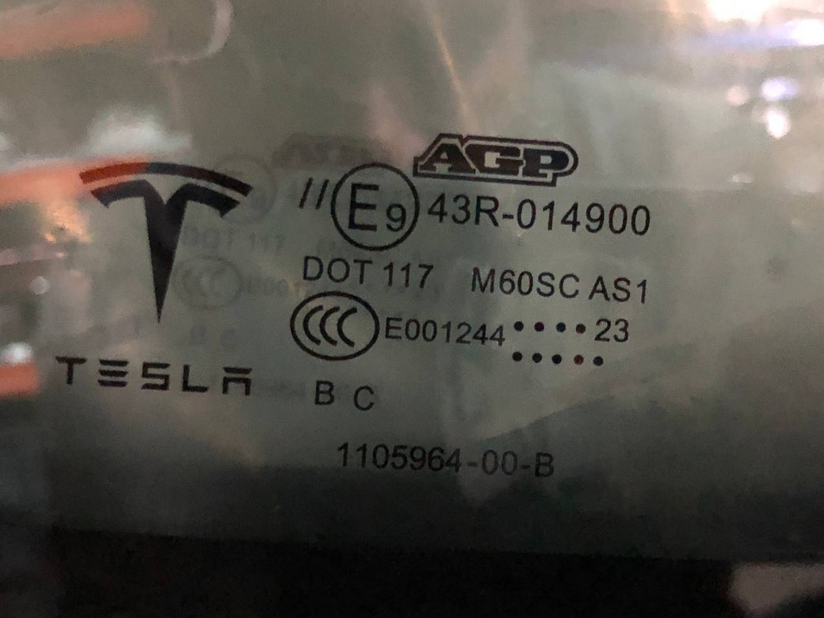 Стекло лобовое к Tesla Model X 2019
