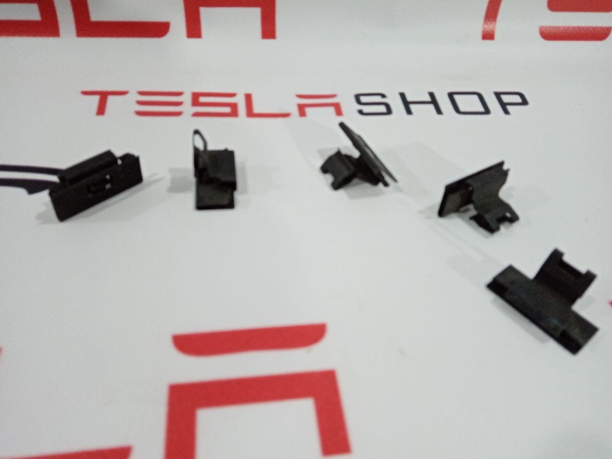 Клипса к Tesla Model S 2015