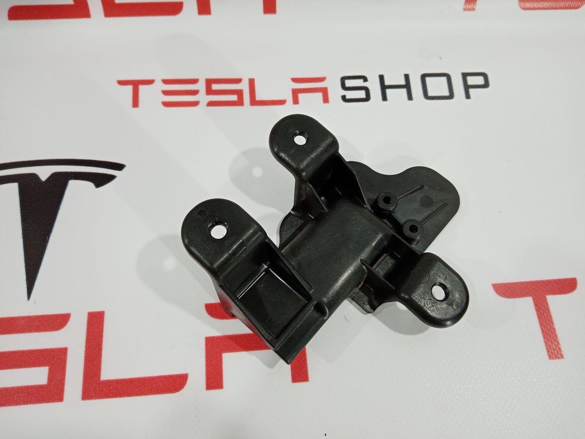 Кронштейн к Tesla Model S 2015