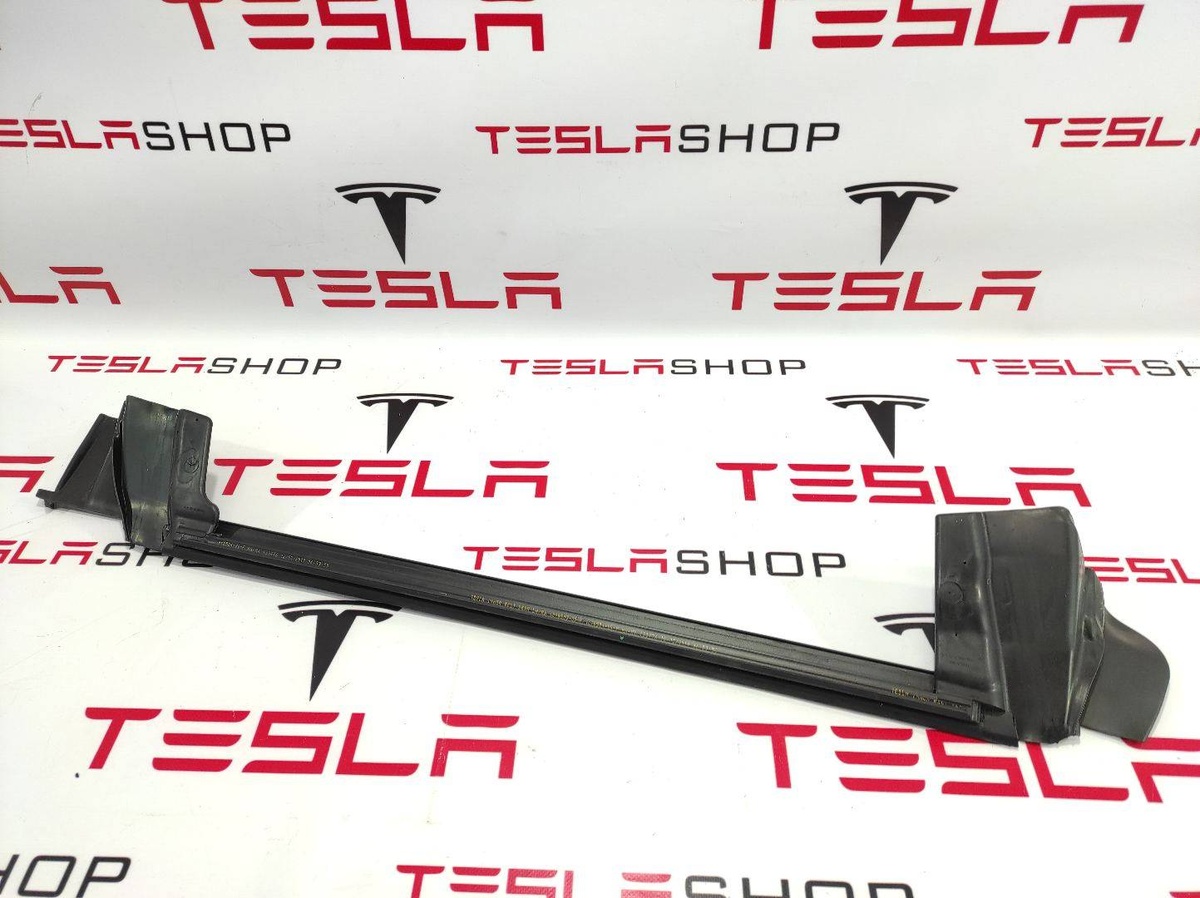 Уплотнитель к Tesla Model 3 2018