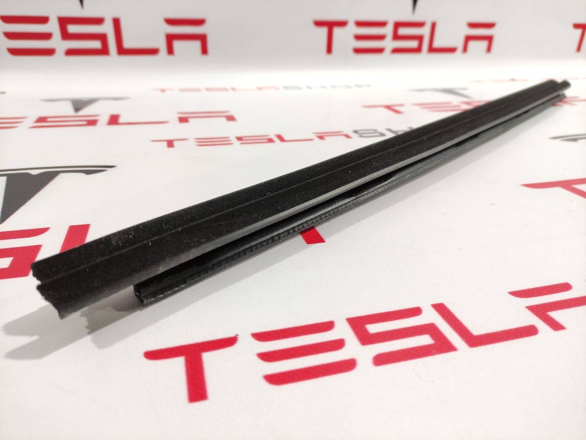 Уплотнитель к Tesla Model S 2015