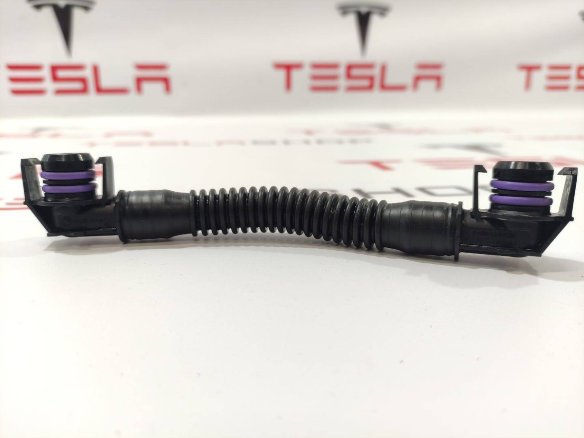 Патрубок к Tesla Model 3 2019