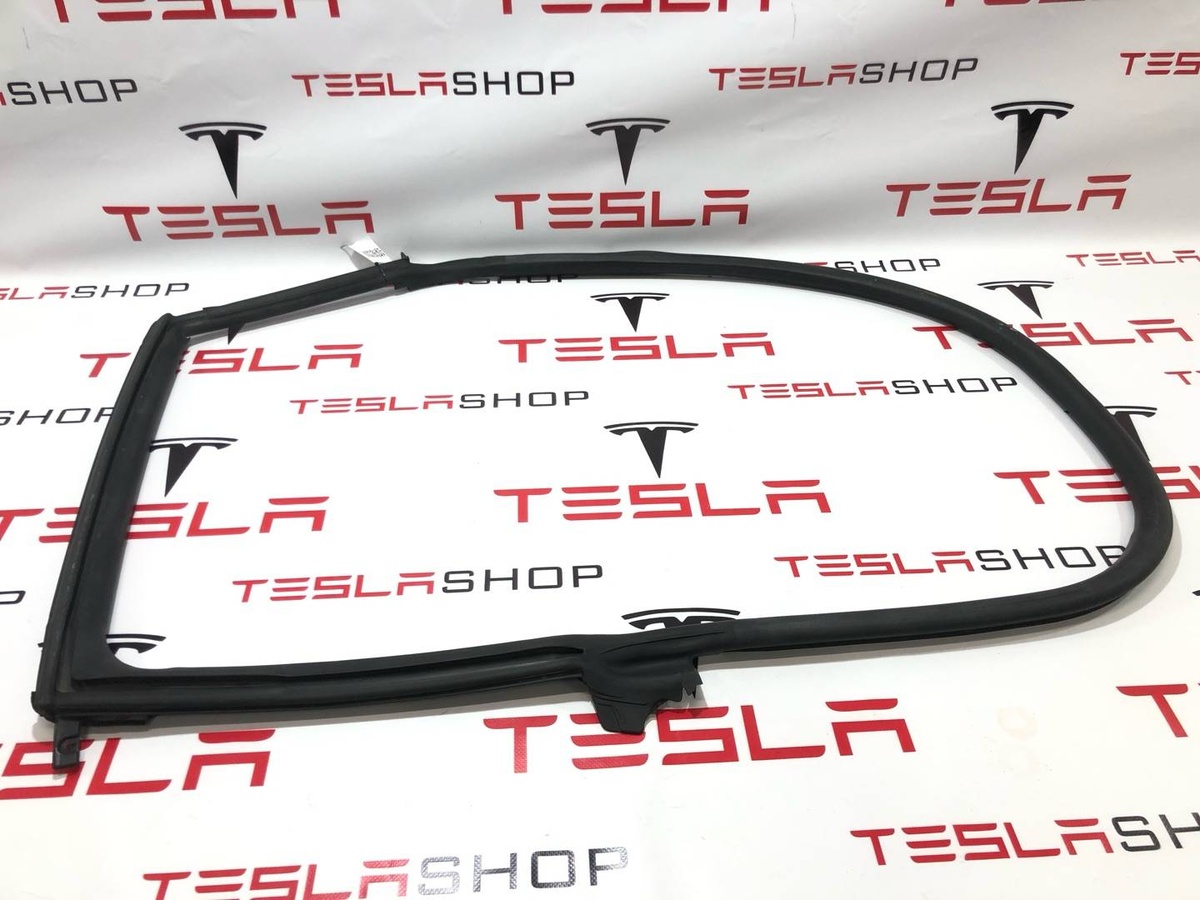 Уплотнитель к Tesla Model S 2018