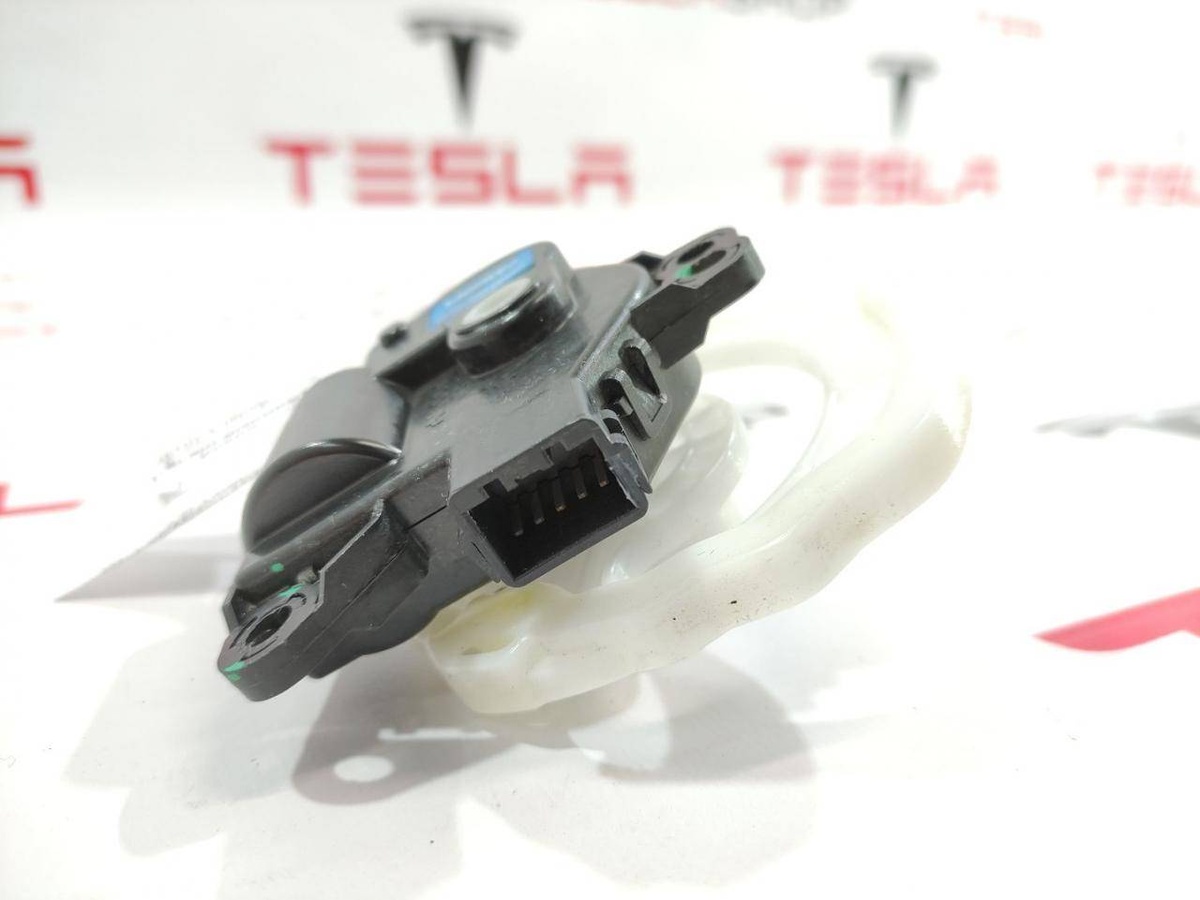Переключатель отопителя (печки) к Tesla Model S 2014