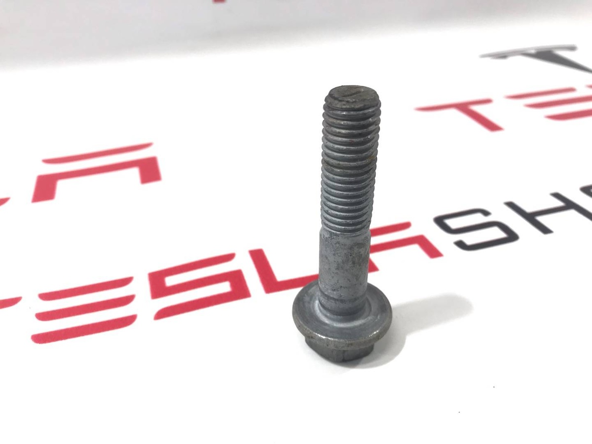 Болт к Tesla Model 3 2020