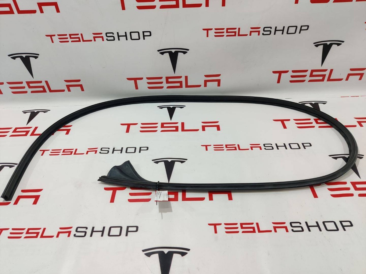 Уплотнитель к Tesla Model Y 2021