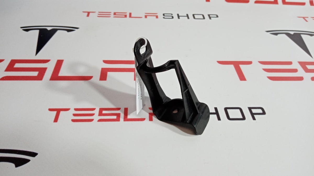 Кронштейн к Tesla Model S 2012