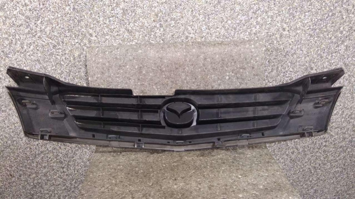 Решетка радиатора к Mazda Demio 2001