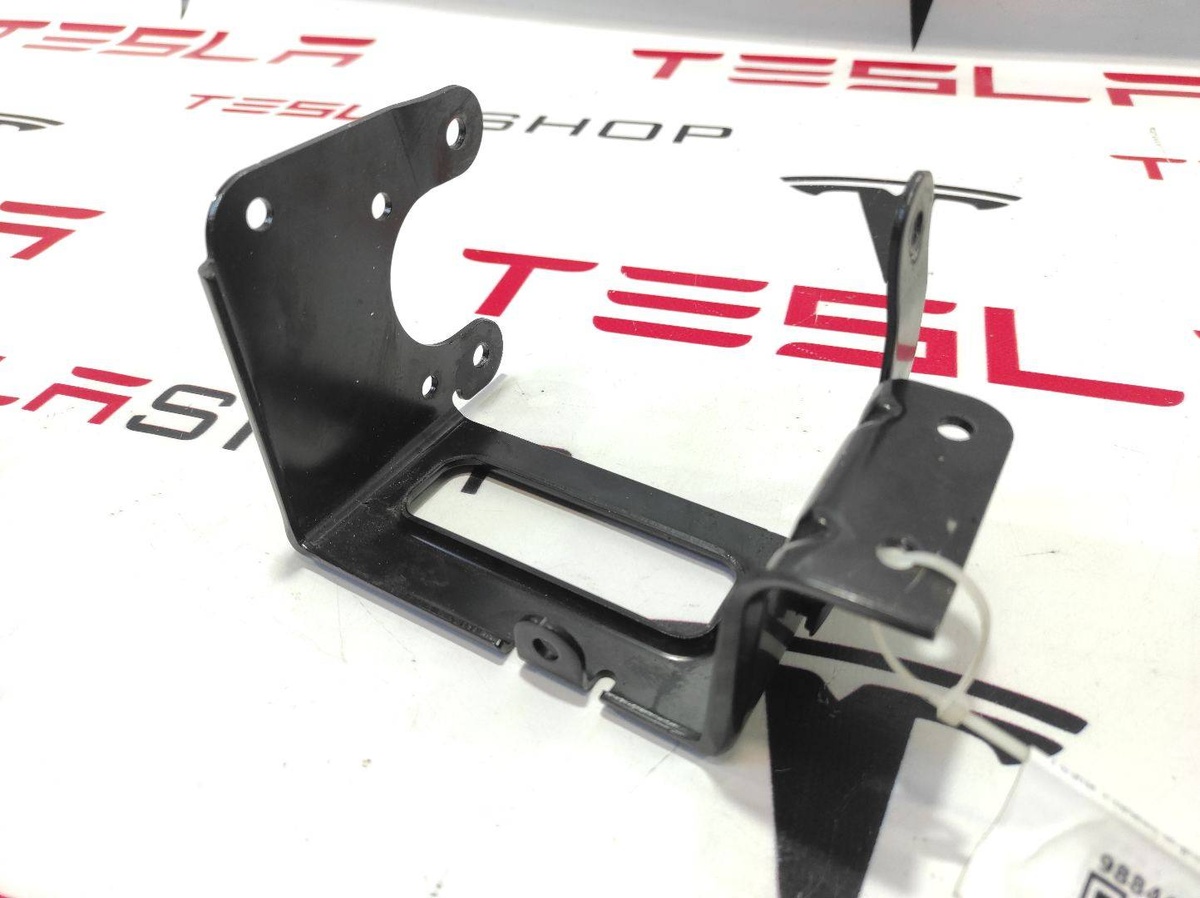 Кронштейн к Tesla Model S 2016