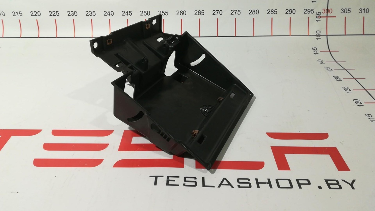 Кронштейн к Tesla Model S 2014