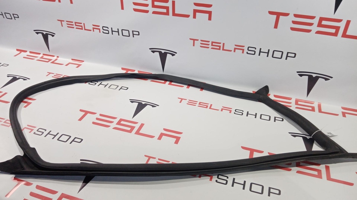 Уплотнитель к Tesla Model 3 2019