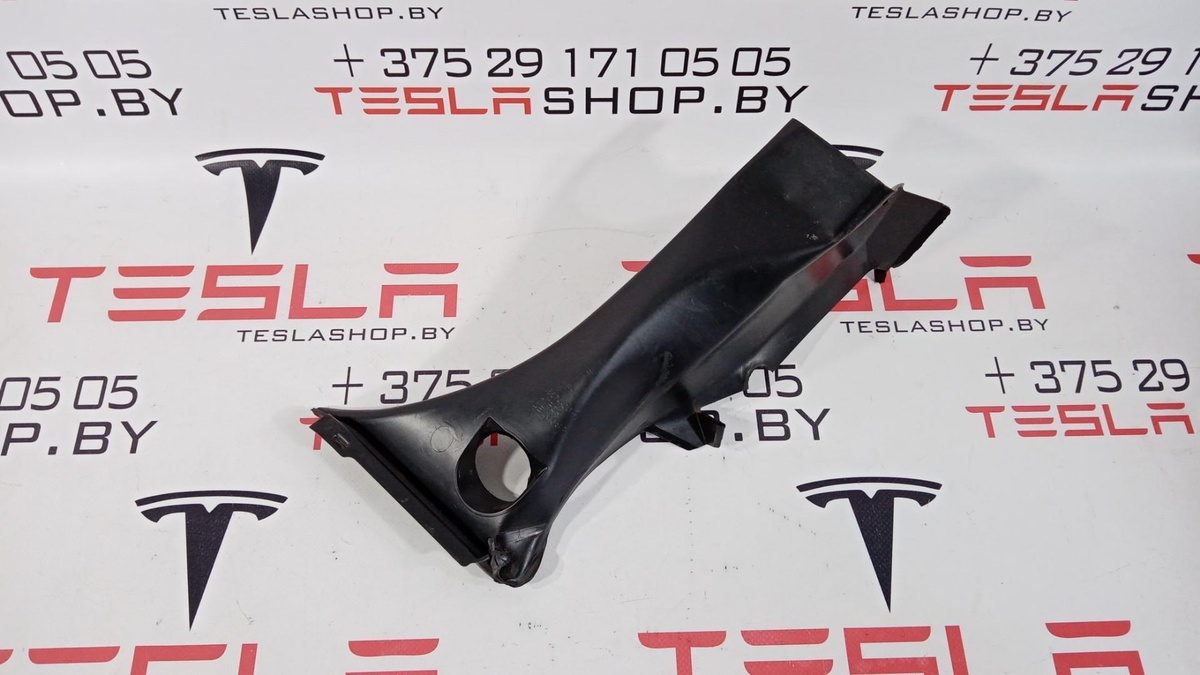 Молдинг крышки багажника к Tesla Model S 2015