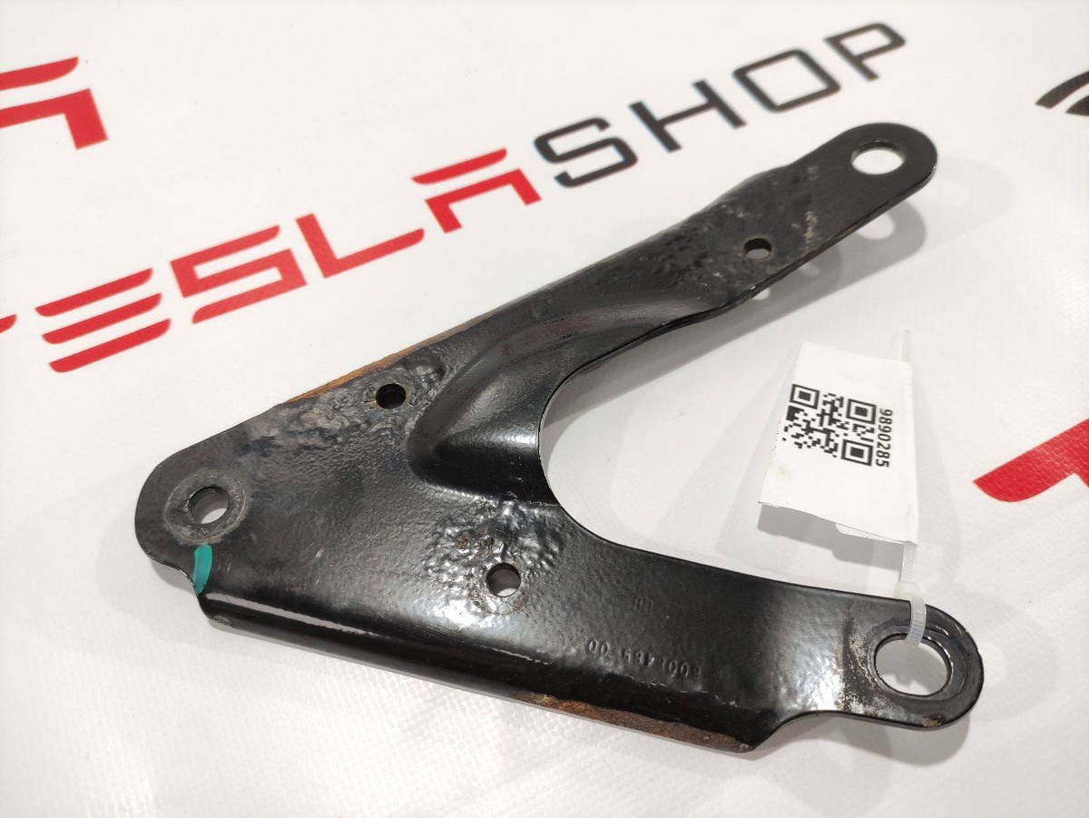 Кронштейн подрамника к Tesla Model S 2015