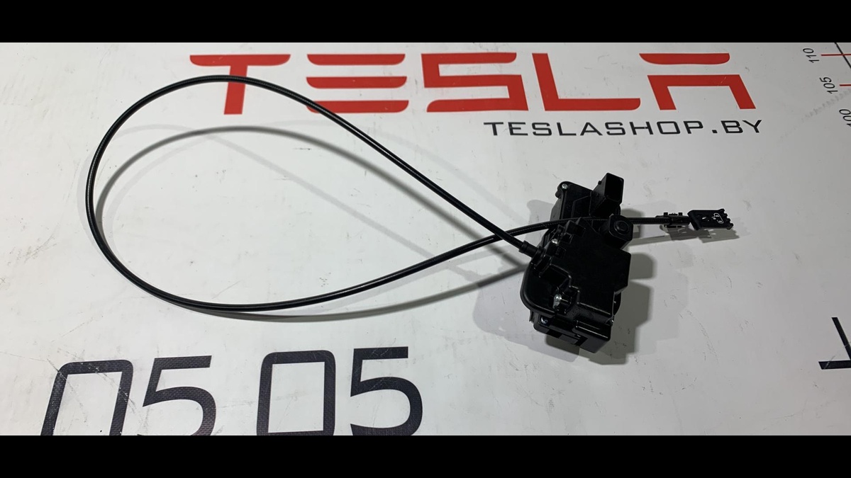 Замок двери задней правой к Tesla Model S 2012