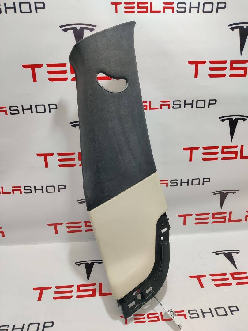 Обшивка стойки к Tesla Model S 2021