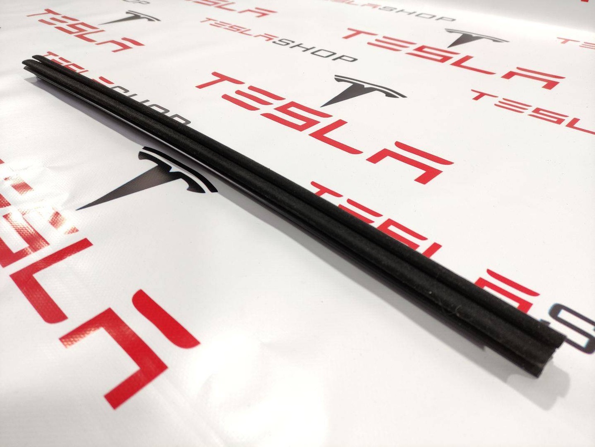 Уплотнитель к Tesla Model S 2015