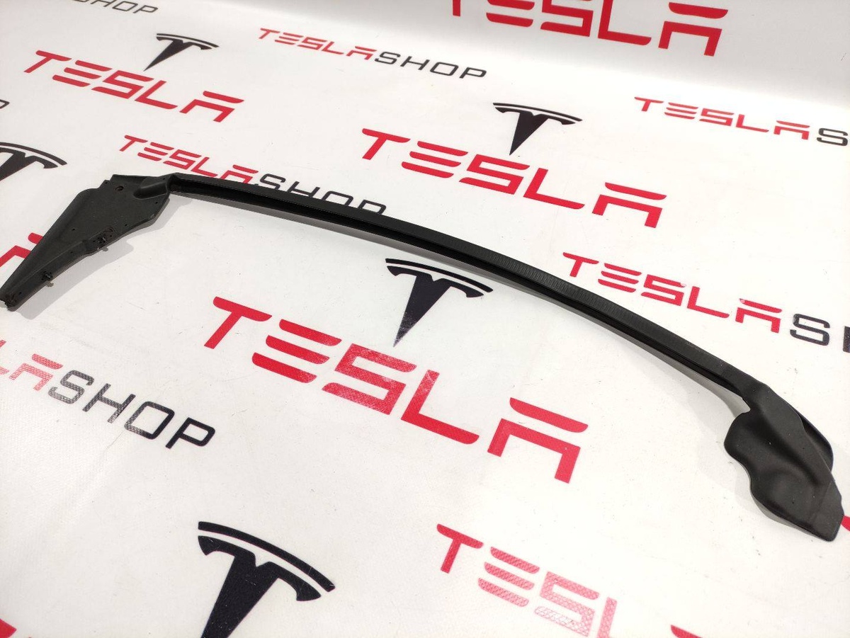 Уплотнитель к Tesla Model S 2015