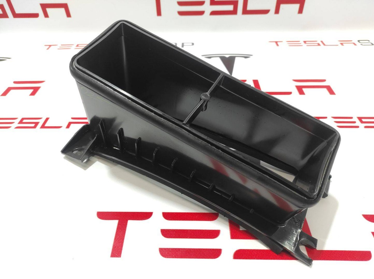 Корпус термостата к Tesla Model X 2019