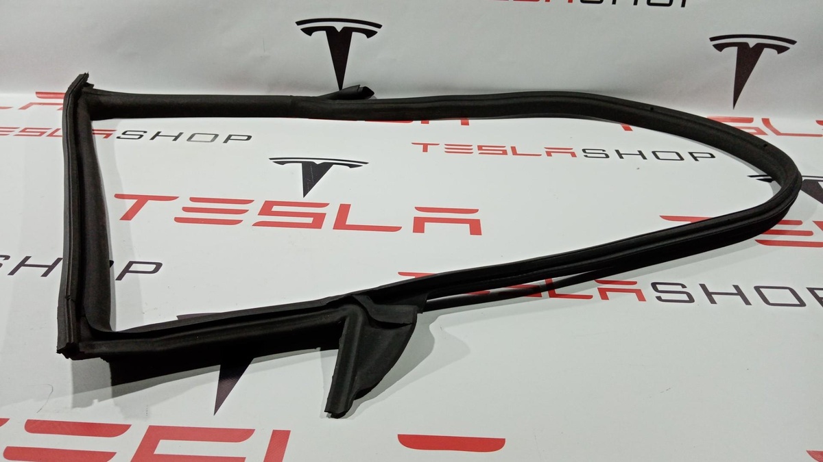 Уплотнитель к Tesla Model 3 2019