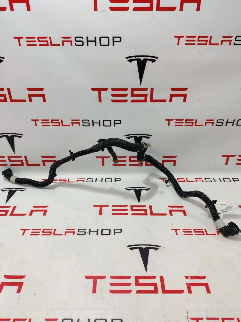 Патрубок радиатора к Tesla Model Y 2021