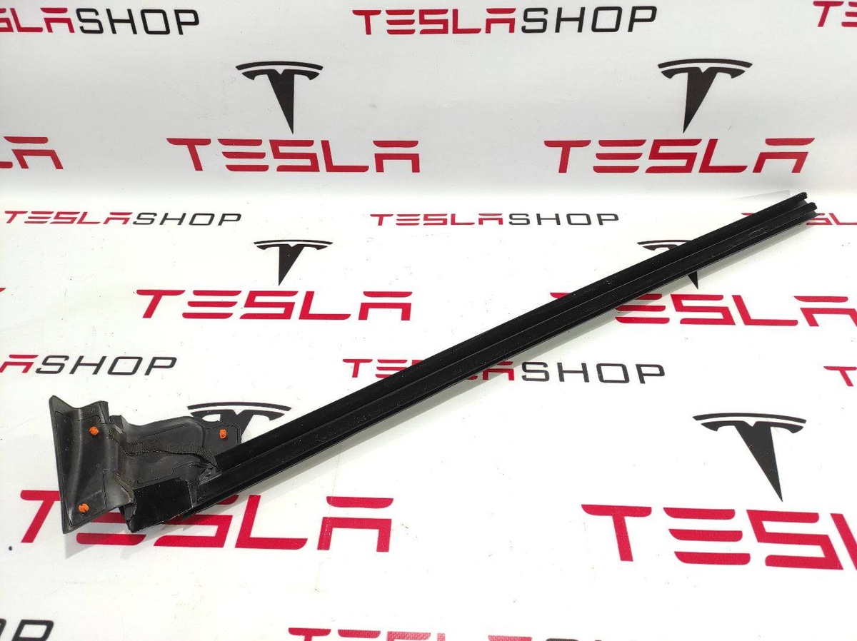 Уплотнитель к Tesla Model 3 2018