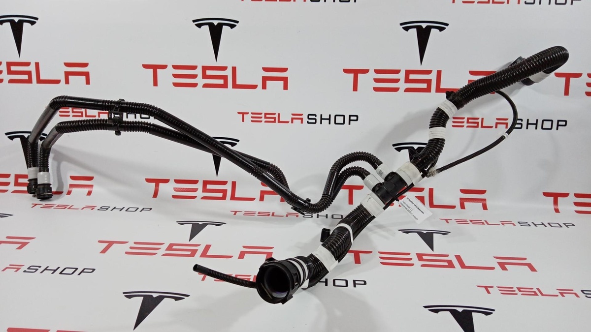 Патрубок радиатора к Tesla Model 3 2021