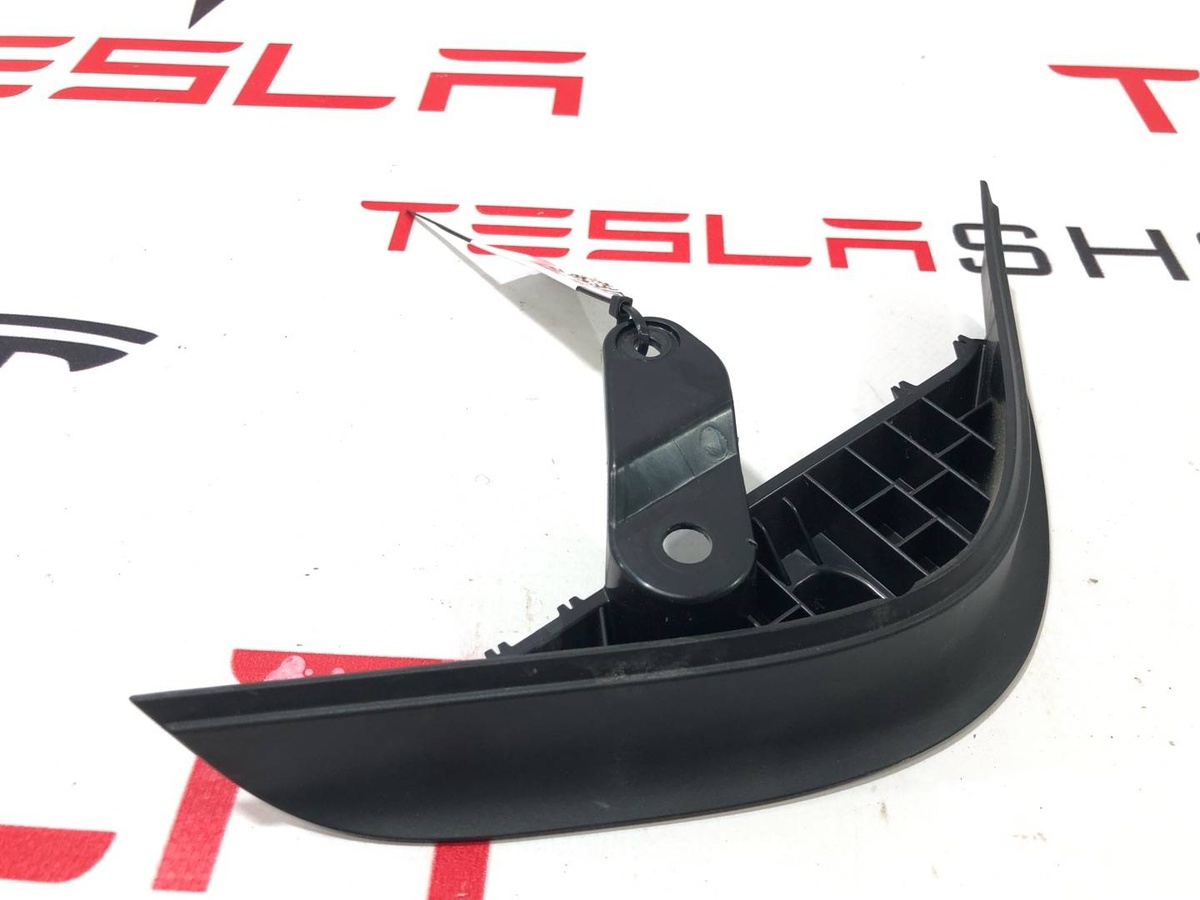 Уплотнитель к Tesla Model X 2019