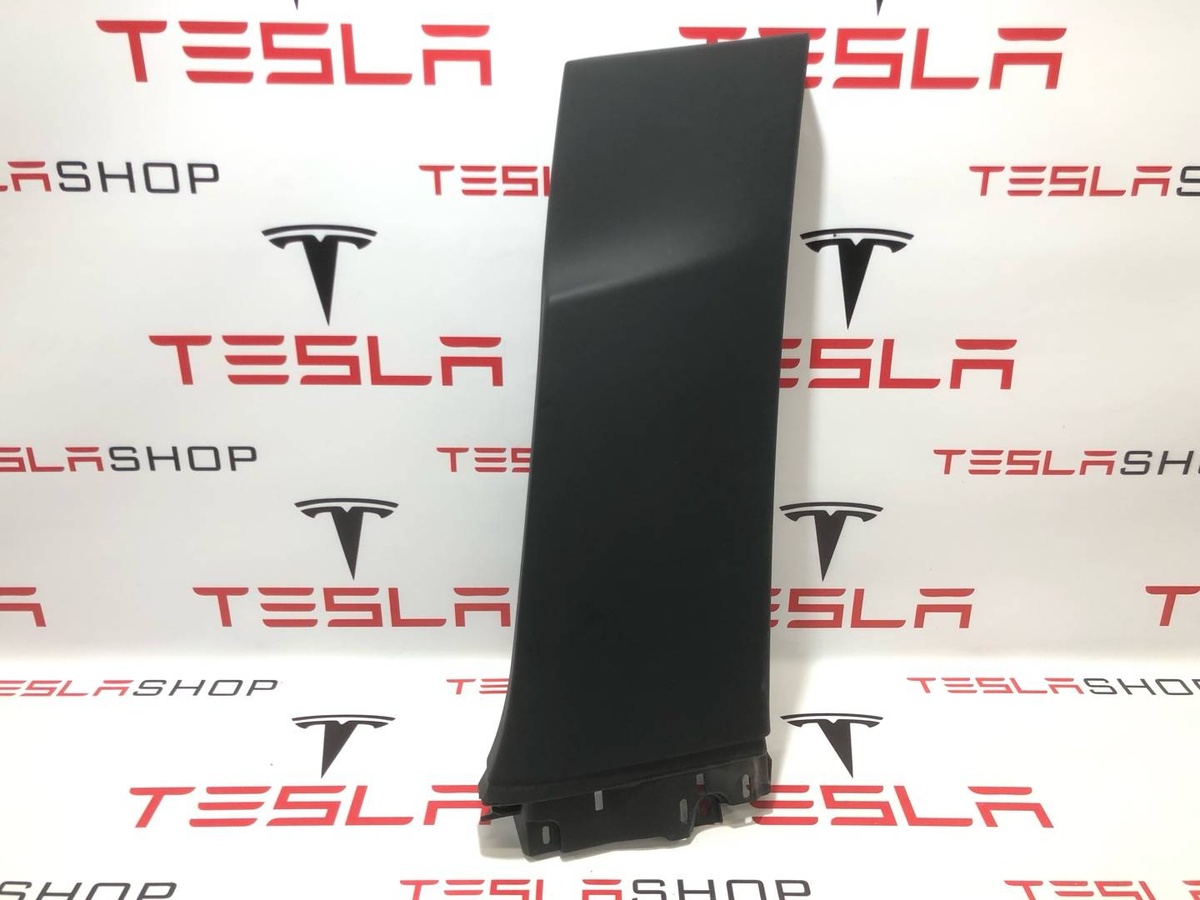 Обшивка стойки к Tesla Model X 2019