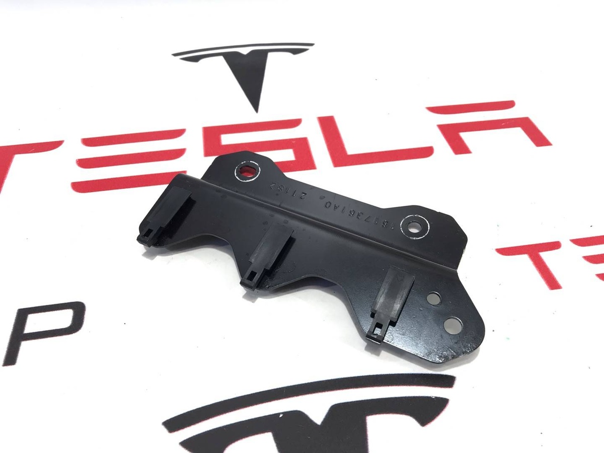 Крепление проводки к Tesla Model S 2021
