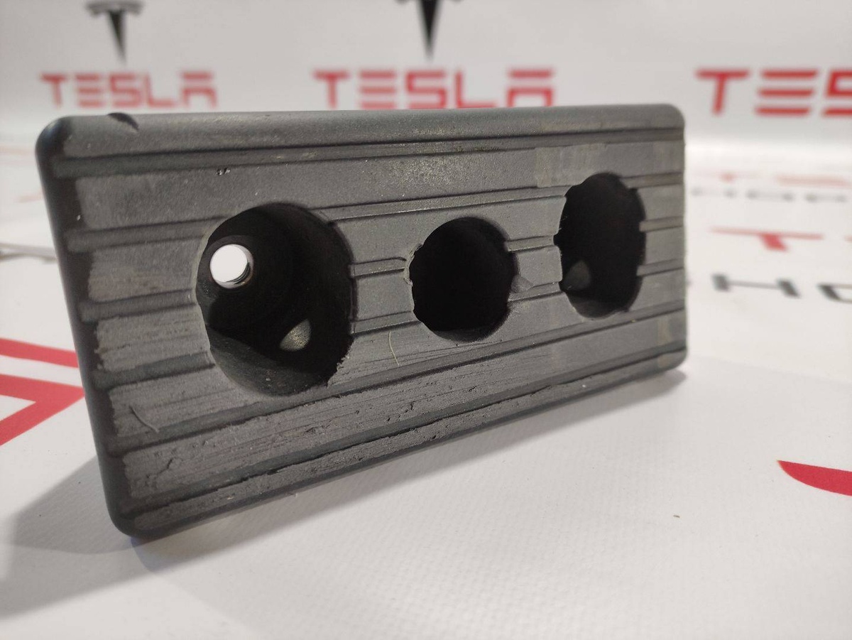 Опора под домкрат (поддомкратная подушка) к Tesla Model S 2015