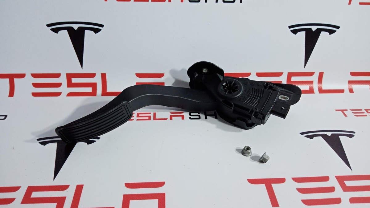 Педаль газа к Tesla Model S 2015