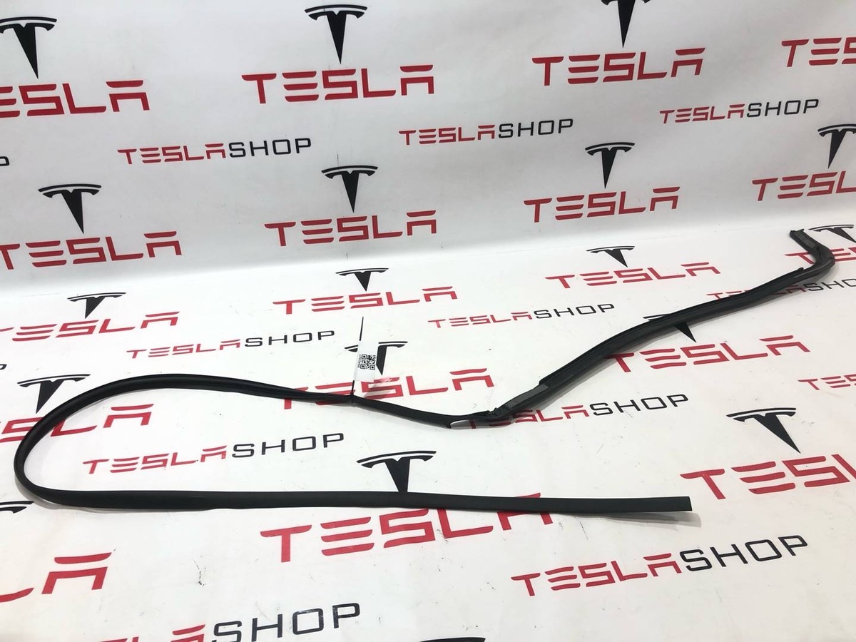 Уплотнитель к Tesla Model S 2022