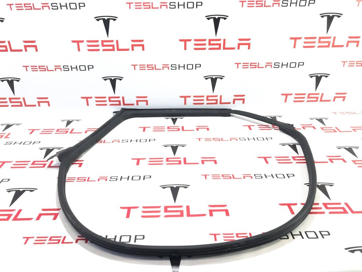 Уплотнитель к Tesla Model S 2021
