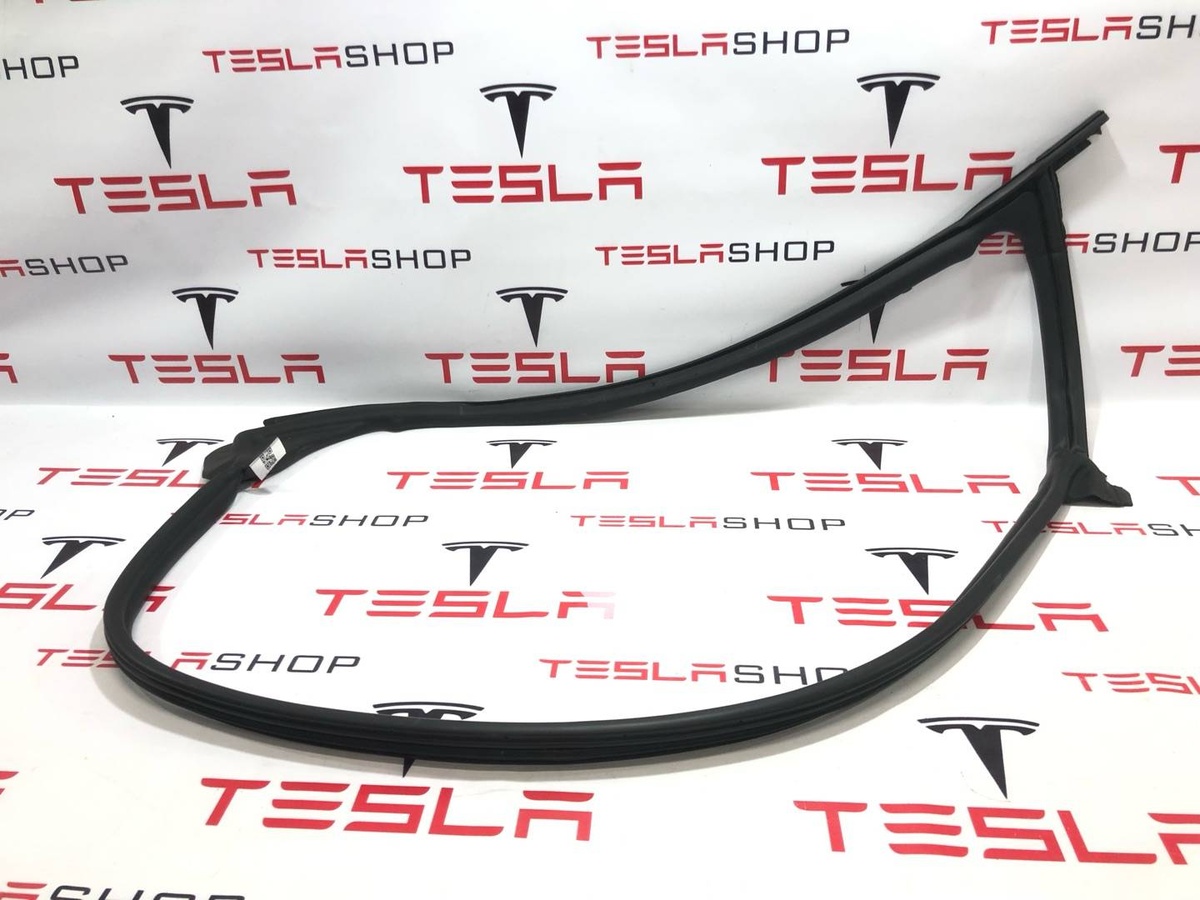 Уплотнитель к Tesla Model S 2021