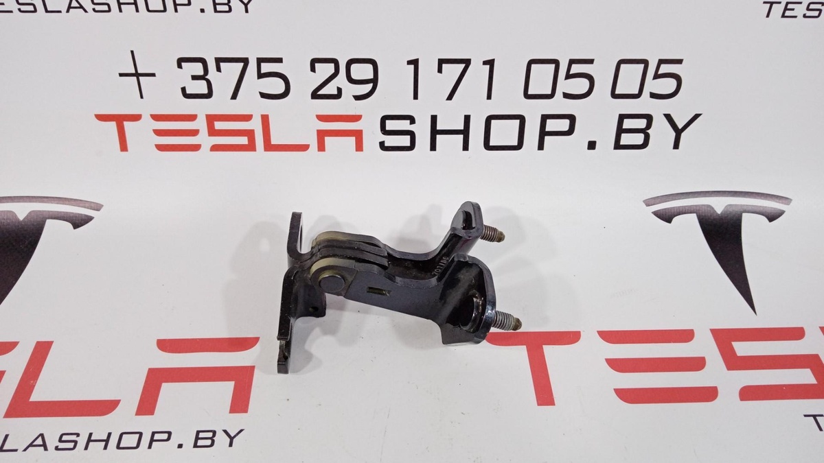 Петля двери к Tesla Model 3 2019