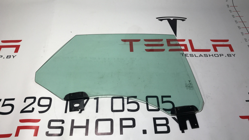 Стекло двери задней правой к Tesla Model S 2014